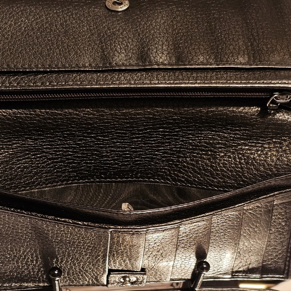 Gucci Calfskin Bilfold Leather Wallet - Picture 8 of 13